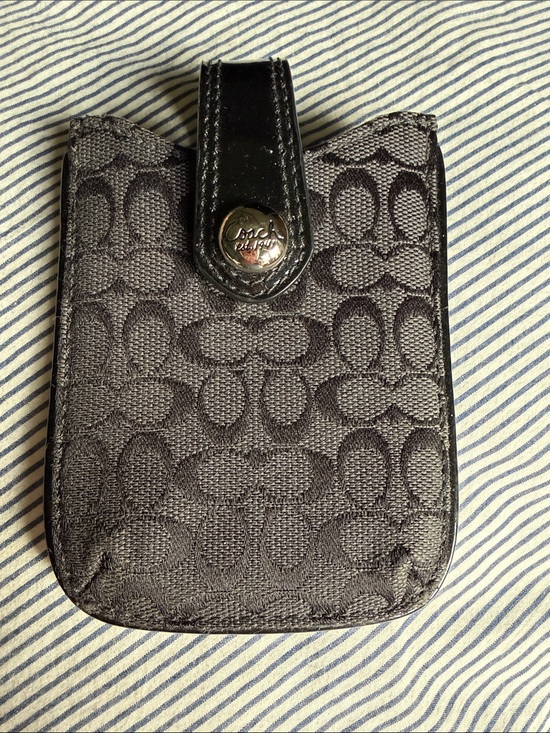 Coach Accessories - Coach Black Signature Canvas card NWOT